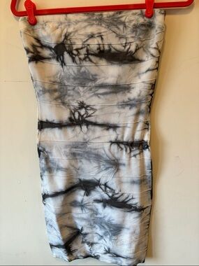 bebe Black and White Strapless Tie-Dye Bodycon Dress